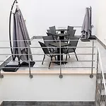לינה וארוחת בוקר Nautilus Experience